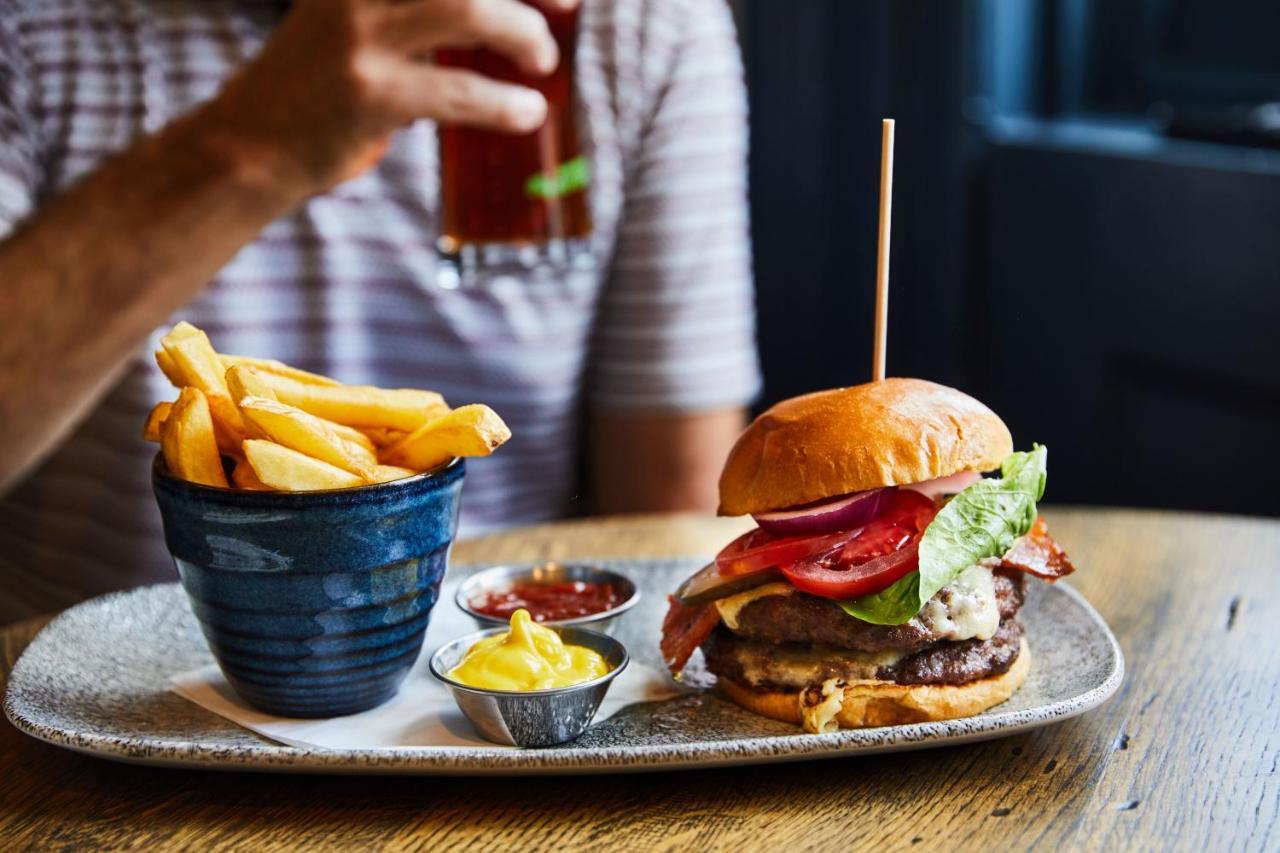 The Wellington Arms - Basingstoke-Reading Hotell Heckfield Exteriör bild