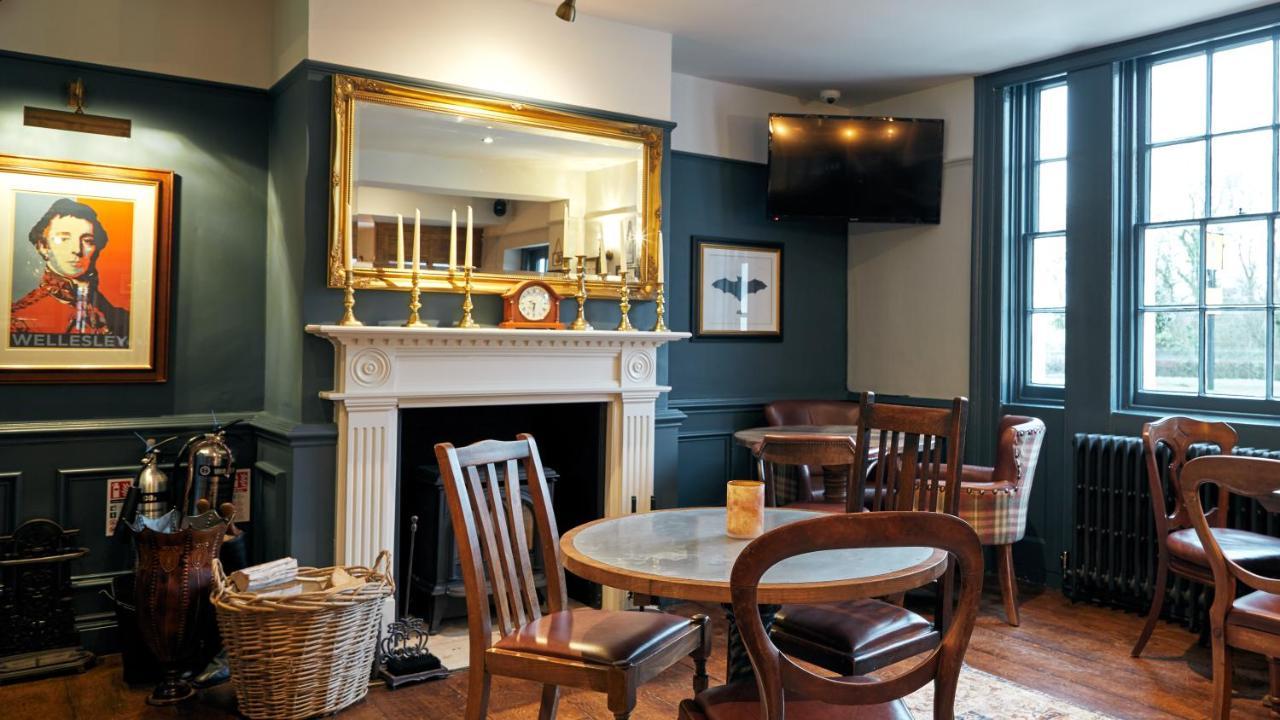 The Wellington Arms - Basingstoke-Reading Hotell Heckfield Exteriör bild
